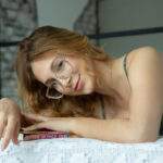 Musa nerd +18, Sophi Delyon disputa título de ‘vagina mais bonita’ e anuncia reality na web com pegação