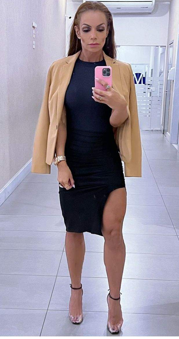 Wanessa Angell é eleita a ‘professora mais gata’ por revista gringa