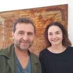 Daniela Versiani apresenta exposição de pinturas inspiradas nas inscrições encontradas nos monumentos e paredes de Roma