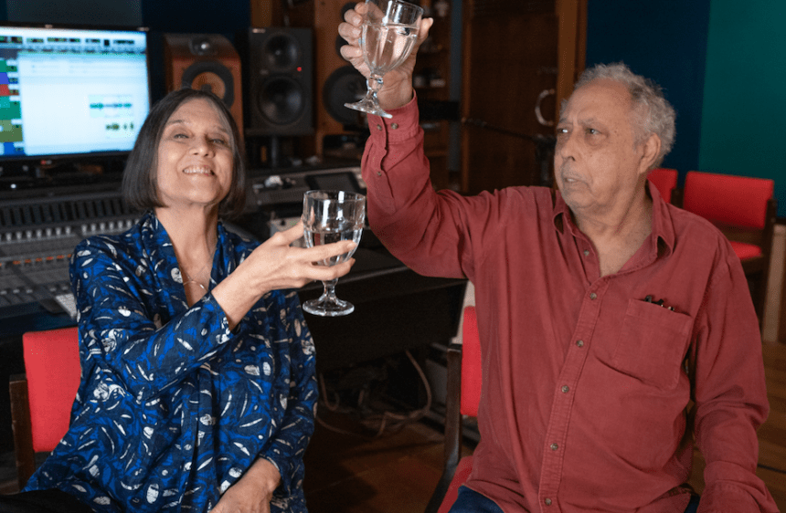 Joyce Moreno e Jards Macalé  em “Um abraço do João”