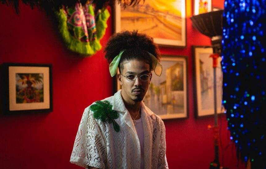 Léo da Bodega transforma “Capoeira” em símbolo de resiliência e celebração da arte pernambucana