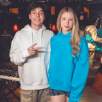 Enzo Ferro e Sophia Florence gravam videoclipe romântico para versão acústica de “Seu Anjo”