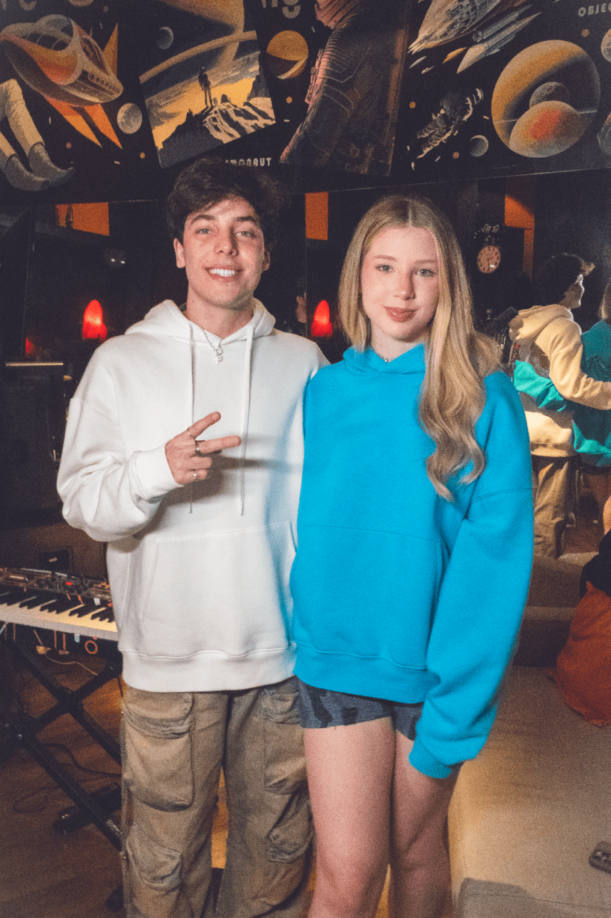 Enzo Ferro e Sophia Florence gravam videoclipe romântico para versão acústica de “Seu Anjo”