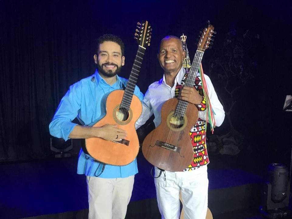 Na TV Aparecida, Padre Paulinho faz show de lançamento de seu novo álbum