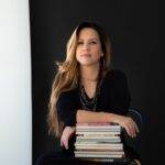 Estrela Ruiz Leminski lança livro e faz show no Sesc Avenida Paulista