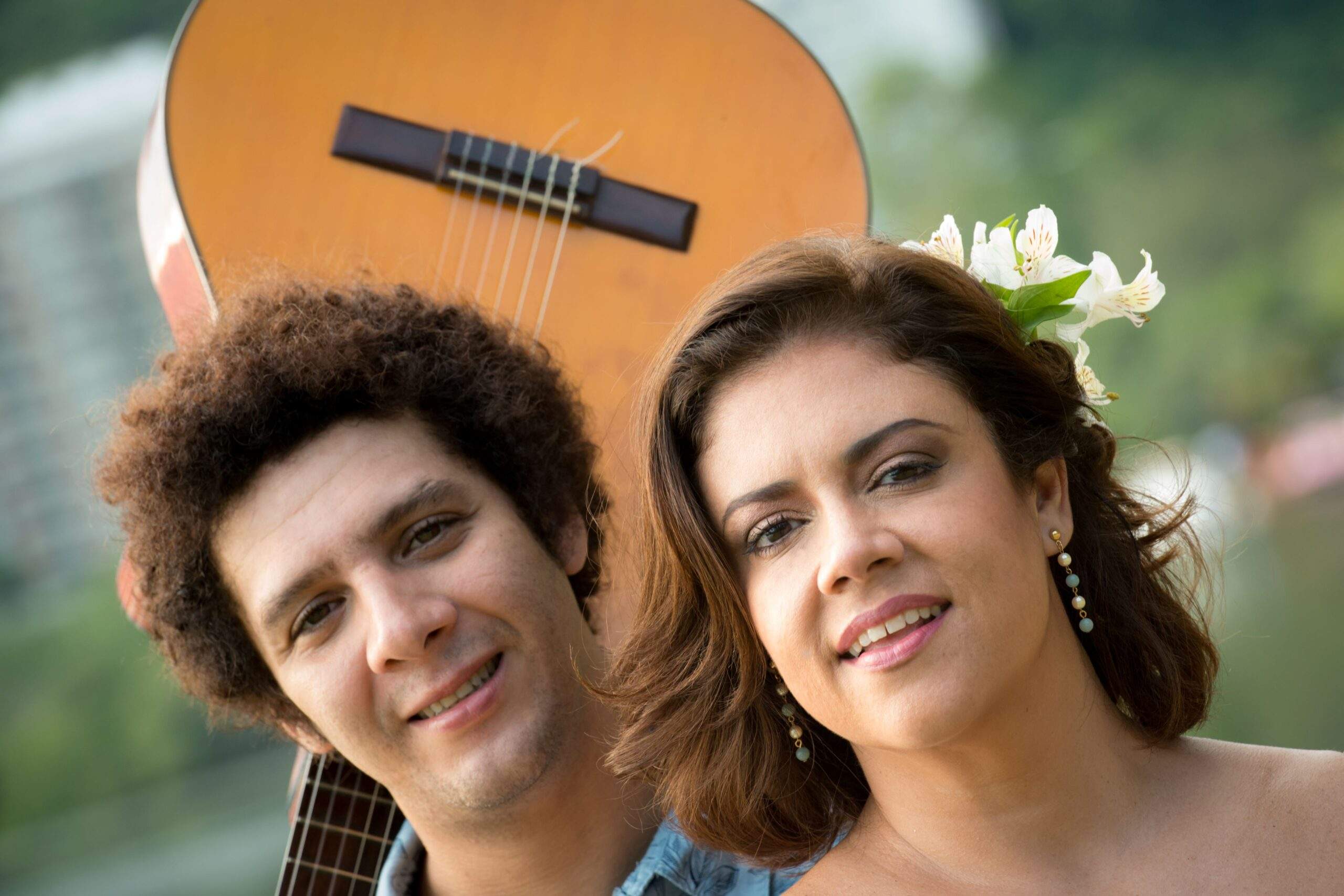 Valeria Sattamini e Juliano Juba unem música brasileira e latina na dançante “Quando Tudo Isso Passar”