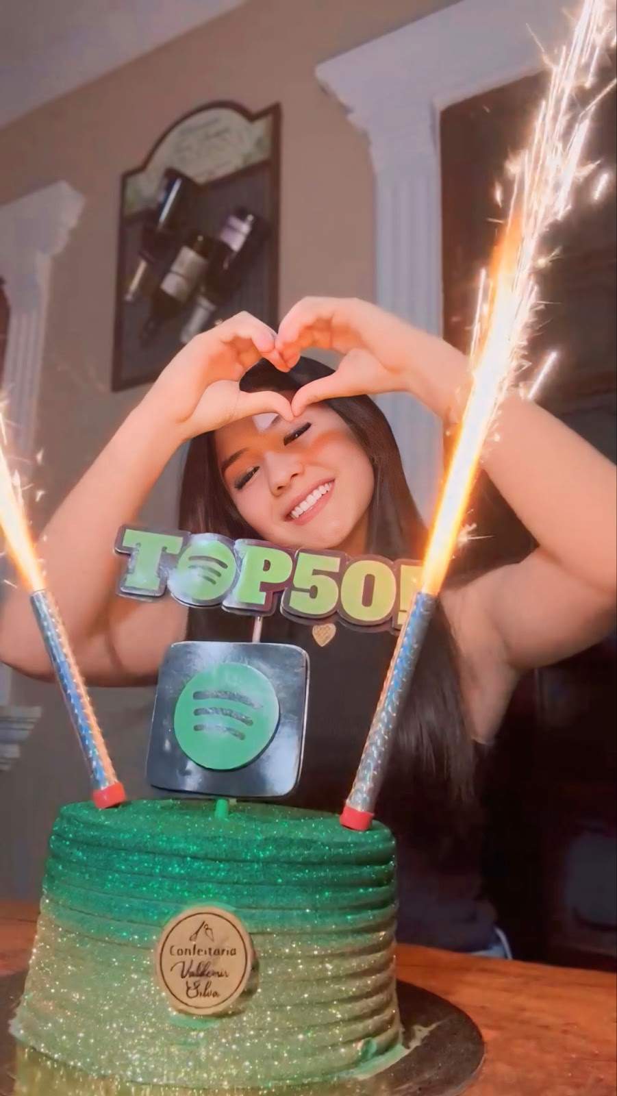 Fiorella celebra sua primeira música no TOP 50