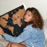 Carol Castro destaca auto-descoberta e pop suave em novo single “on my own”