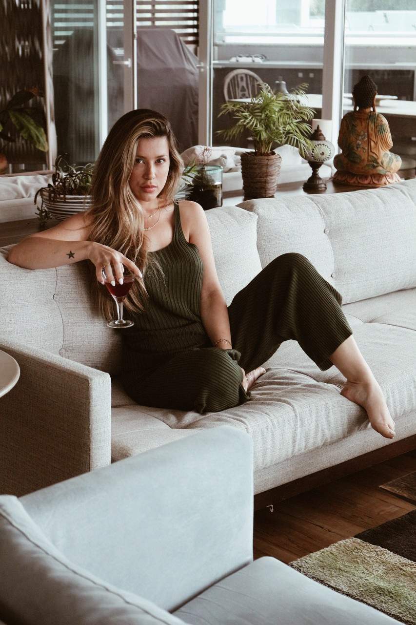 Nicole Ewbank, a nova diva do conteúdo adulto, é confundida com esposa de Bruno Gagliasso e lucratividade explode