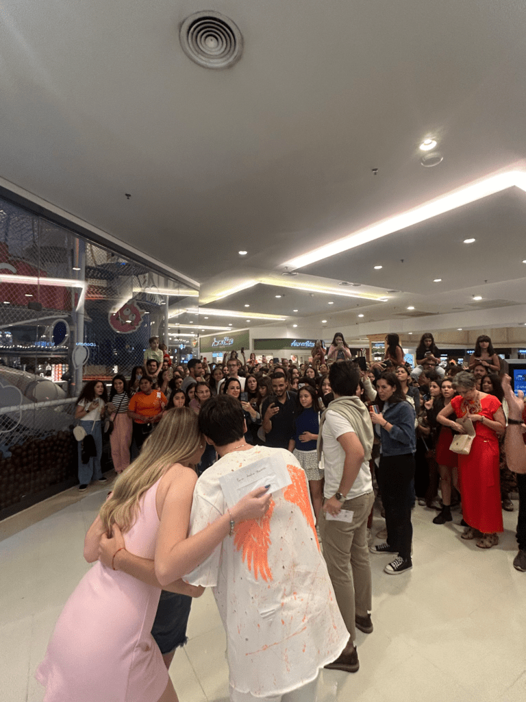 Enzo Ferro e Soso Careca arrastam mais de 500 pessoas para shopping em São Paulo 1 Enzo Ferro e Soso Careca arrastam mais de 500 pessoas para shopping em São Paulo