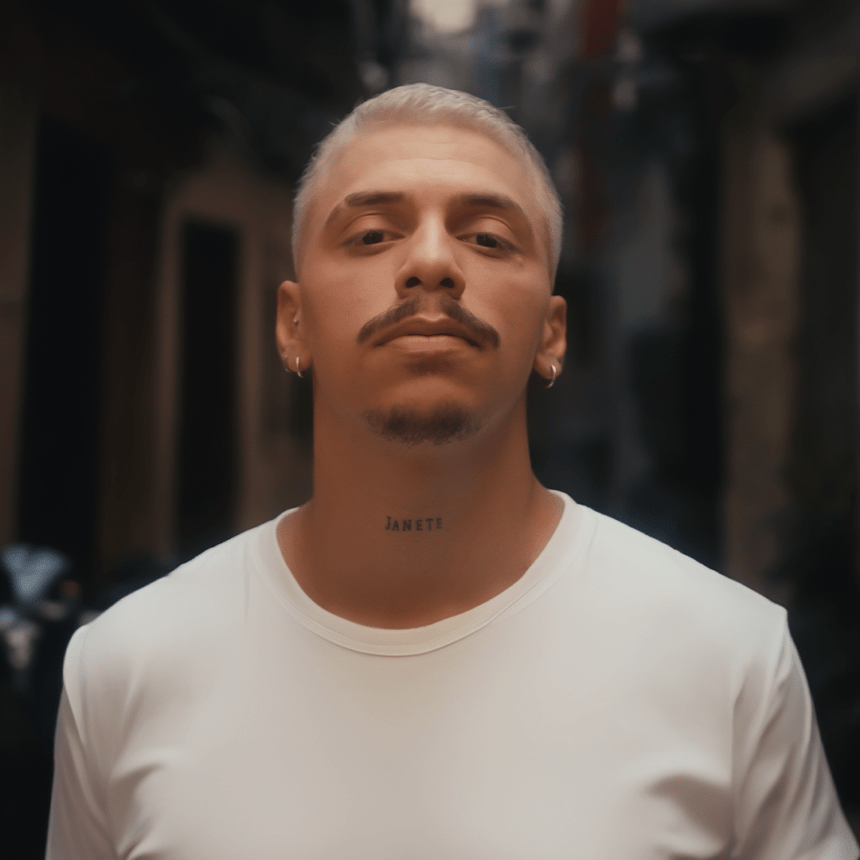 Transformando dor em versos, Klevis lança o clipe oficial de “Uma Grande Favela”