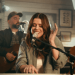 Em “Tudo Que Eu Mais Quero”, Rachel Novaes fala sobre a origem da real satisfação