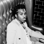 Israel Paixão explora amores complicados em “Por Acaso”