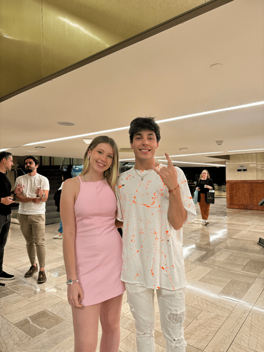 Enzo Ferro e Soso Careca arrastam mais de 500 pessoas para  shopping em São Paulo