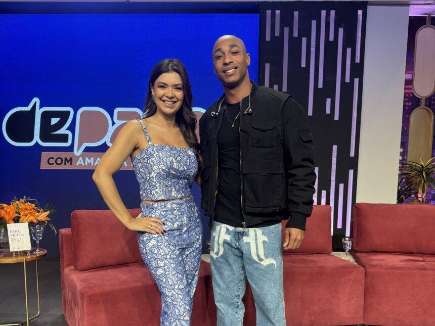 Amanda Françozo recebe o neto do humorista Mussum em seu programa