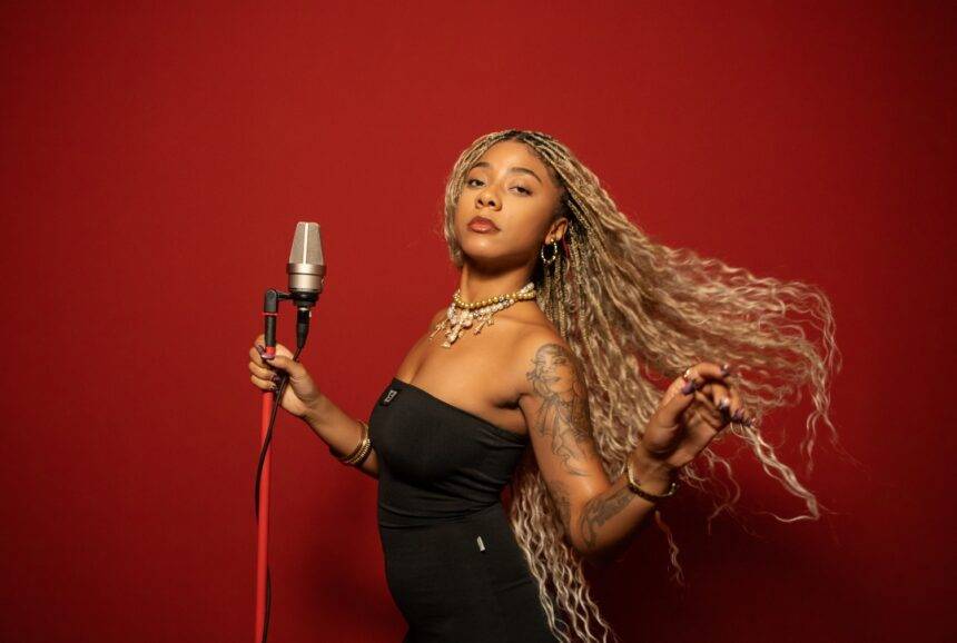 Revelação do rap, Ajuliacosta lança single no projeto Sala Vermelha