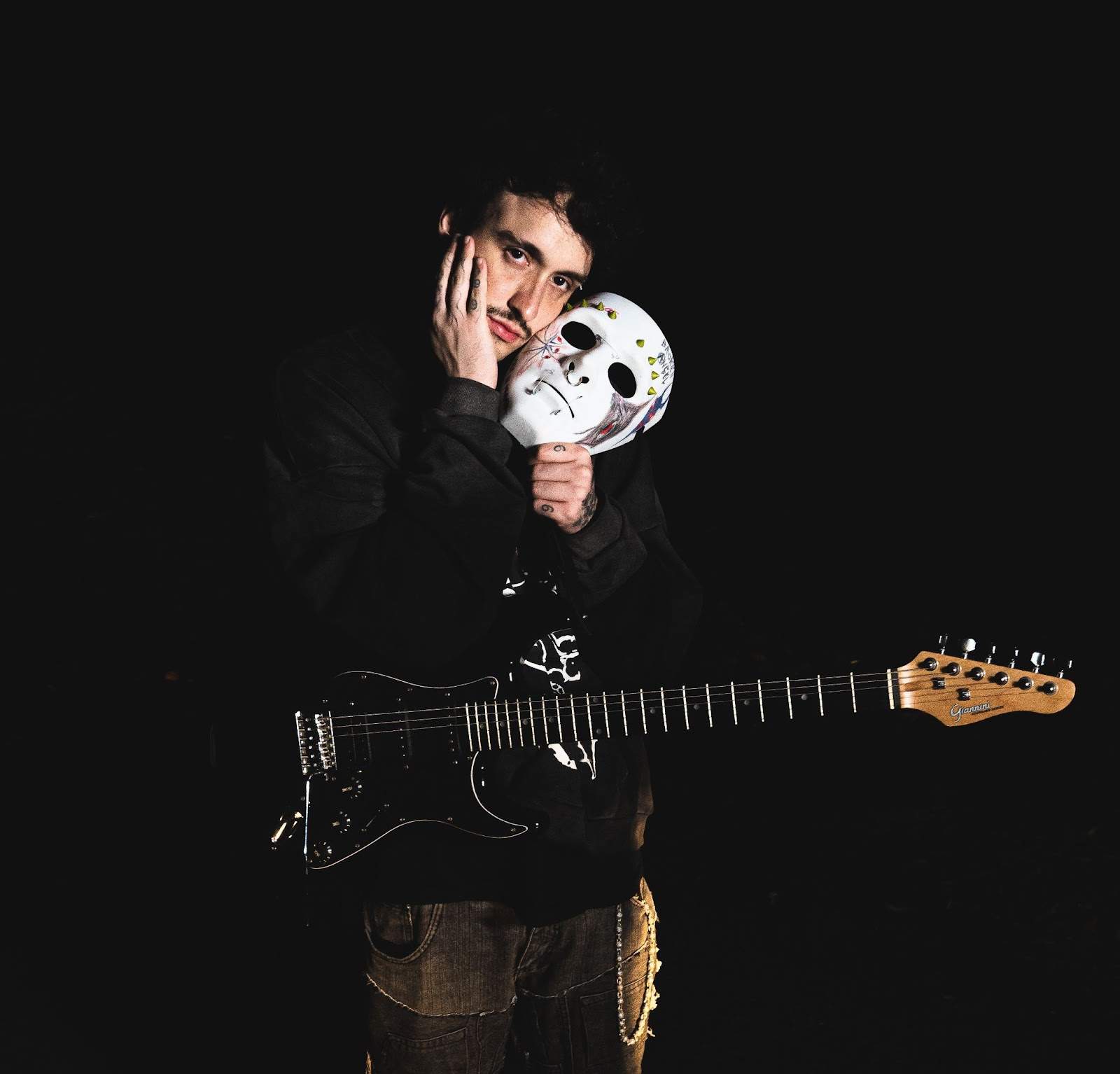 ‘Paraíso Tóxico’: rapper Kweller lança primeiro álbum solo da carreira