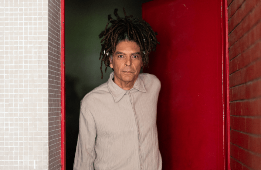 Marcos Sacramento lança  “Voltei”, primeiro single do álbum programado para  novembro