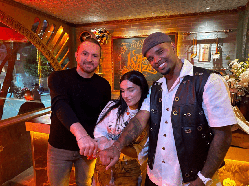 A Fazenda: fora do reality, Fernanda sela a amizade com Zé Love e MC Zaac com presente especial