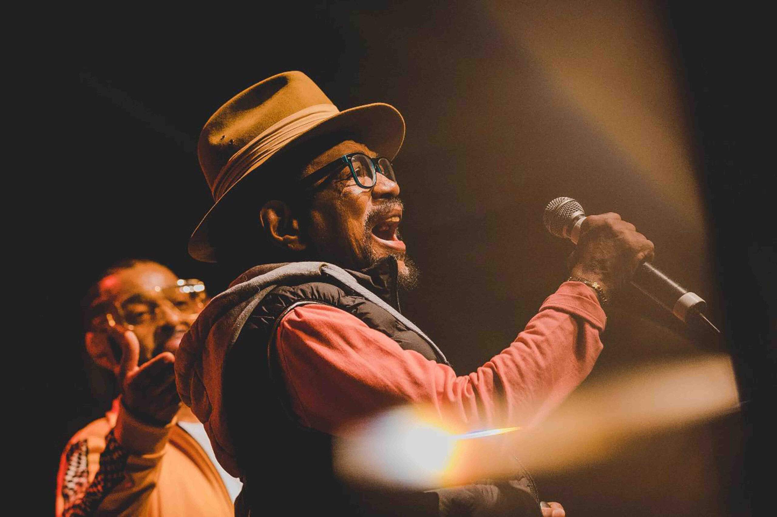 Ícone da Soul Music Brasileira, Carlos Dafé desfila seus clássicos no Blue Note Rio, em Copacabana