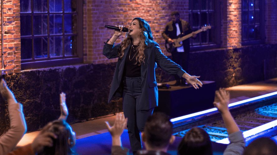 Em novo single, Bruna Olly reflete sobre uma vida além da superficialidade