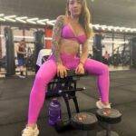Influencer expulsa de academia é recebida em outra onde ‘todas as roupas são permitidas’; entenda
