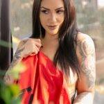 Musa do Athletico-PR, Michele Schuetzler, encanta em ensaio com faixa oficial do concurso