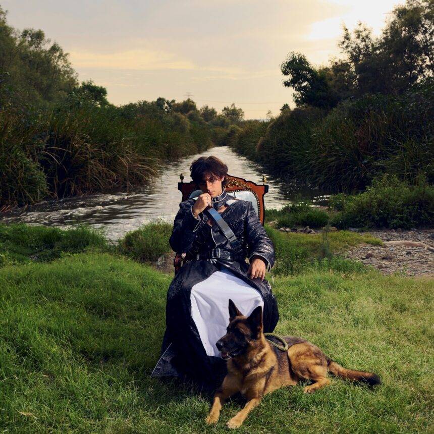 Artista pop em ascensão, Mishaal Tamer lança álbum de estreia HOME IS CHANGING