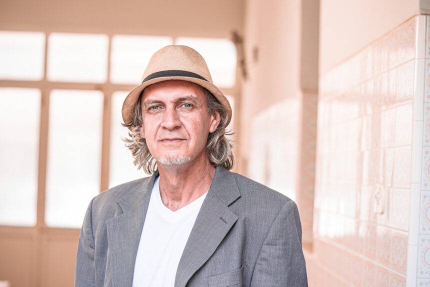 Destaque da música mineira, Roger Resende celebra 40 anos de carreira com EP