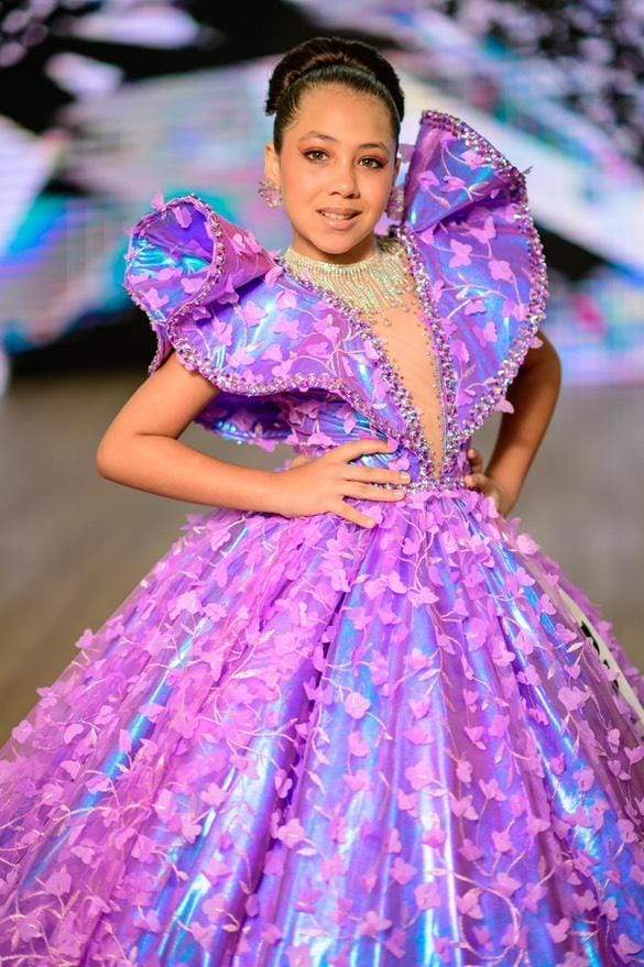 Emilly Gasparetto é coroada Mini Universe em competição internacional no Paraguai