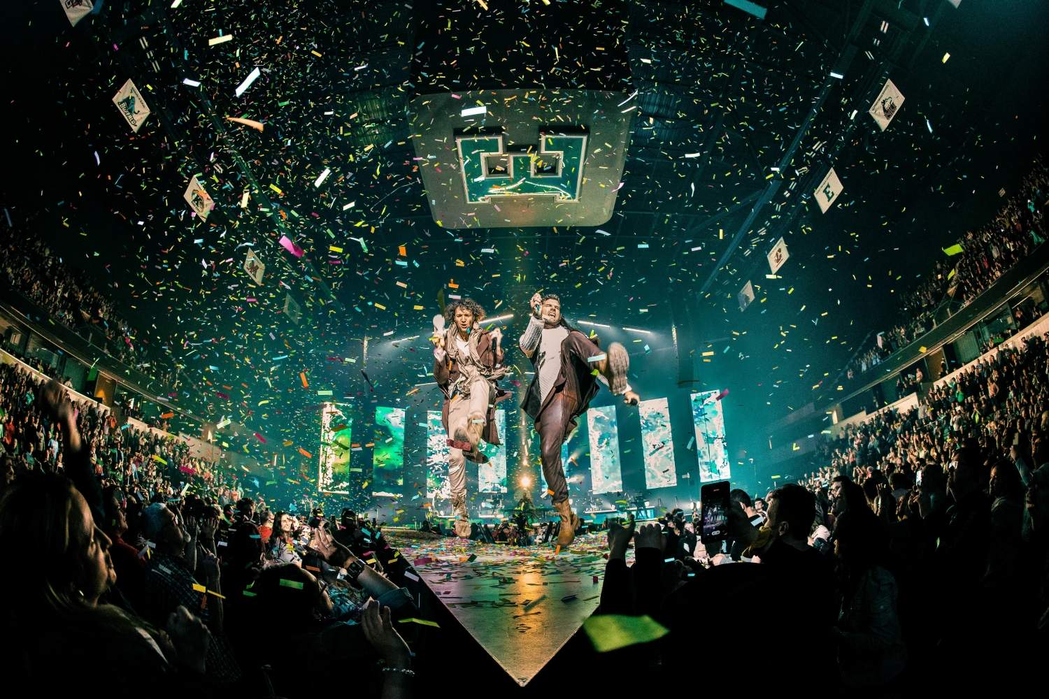 Conheça for KING + COUNTRY, duo com uma das músicas mais procuradas no Brasil