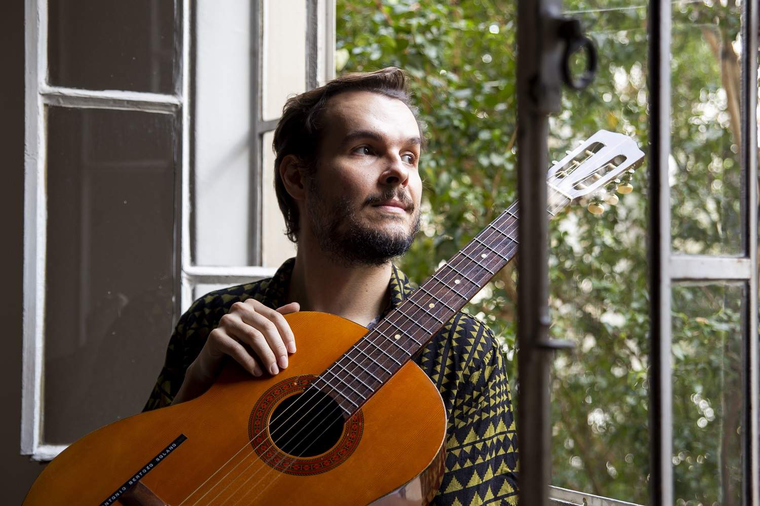 Quadrinista e músico, Camilo Solano busca o que nos aproxima como pessoas no álbum “Quase Tudo Mundo”