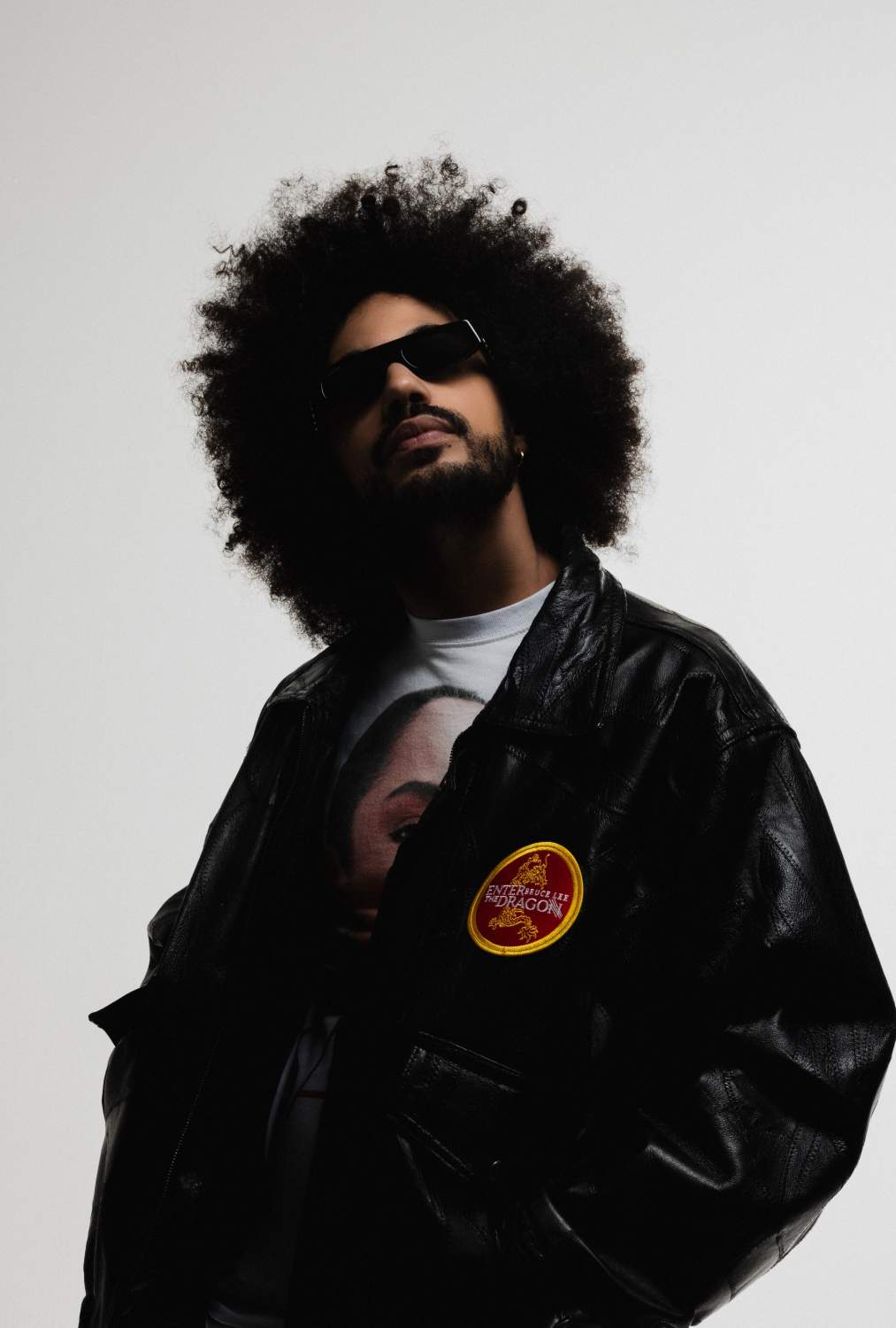 Conheça June Freedom, artista que une afrobeats, hip hop e pop