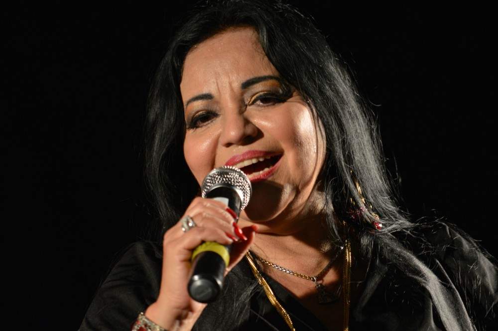 Perla e Dany Boy, o ‘Guguzinho’, cantam no Aparecida Sertaneja