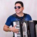 Deivinho Sanfoneiro inova com o piseiro drilha e conquista o público com “Se Deus disse que sim”