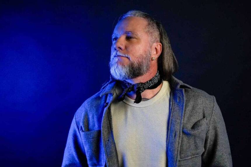 Júnior Cordeiro Lança álbum conceitual  “Se No Mundo Não Tivesse Espelho”: Um Convite à Reflexão Sobre Identidade e Essência 