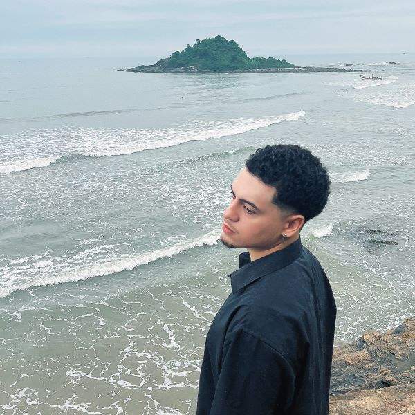 Cantor Ilowzz lança pop chamado “Outro Alguém”