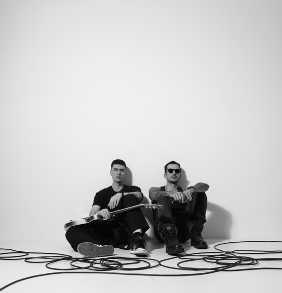 Duo musical 1+1 está de volta e lança “Últimos Românticos”