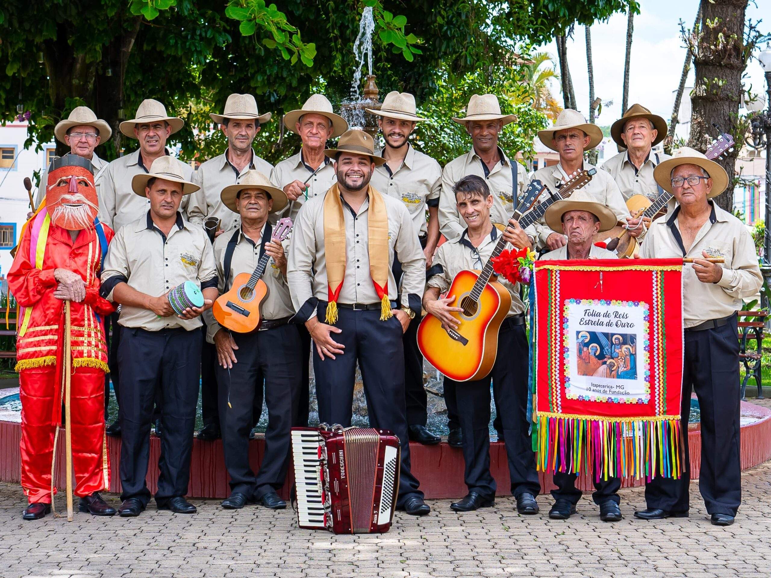 “Terra da Padroeira” recebe o grupo Folia de Reis Estrela de Ouro