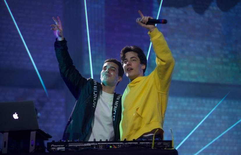 Em parceria com Lozanello, Enzo Ferro lança single autoral e inédito 