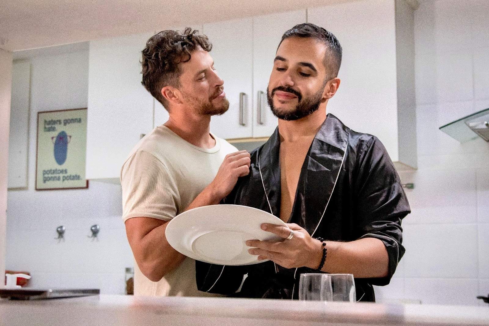 Após 6 milhões de acessos no YouTube, “Estranho Jeito de Amar” tem retorno triunfal ainda no 1º semestre de 2025