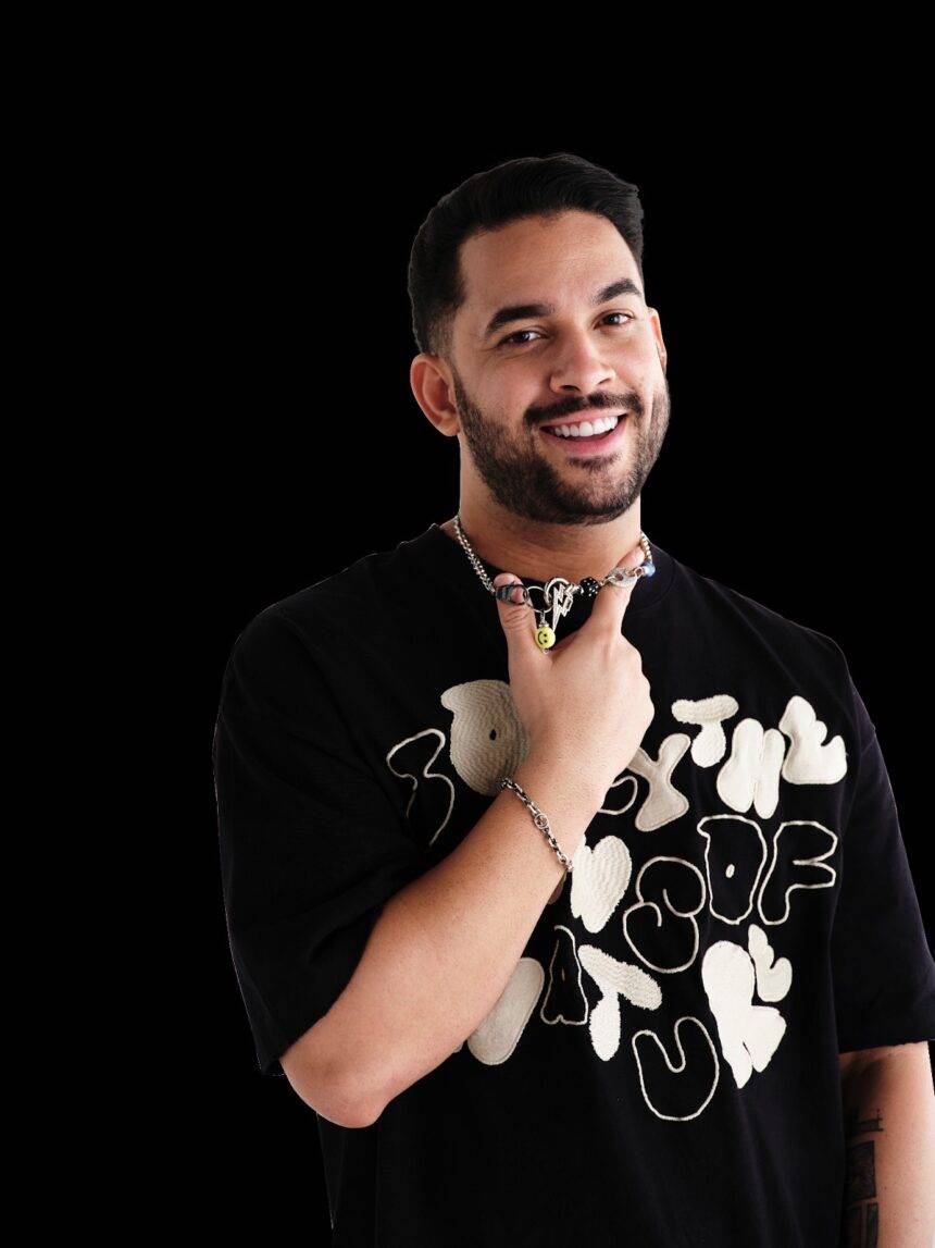 No topo das paradas de sucesso, Henry Freitas relembra sua trajetória na música