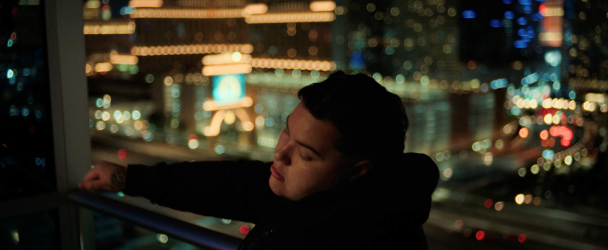 Fênomeno global, FloyyMenor anuncia álbum com clipe “BAYAMÓN”