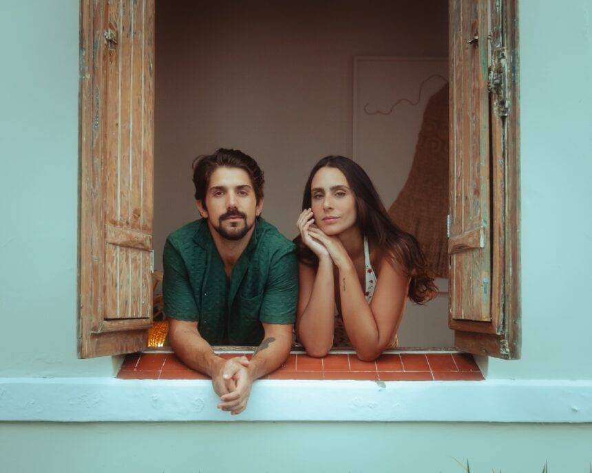 Gabriel Gonti reflete o poder transformador das paixões e memórias em parceria com Amanda Coronha