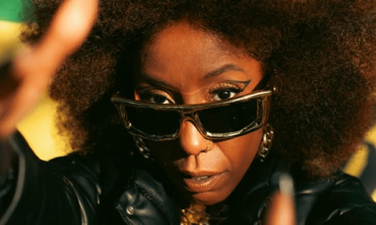 “Escuta” é o segundo disco de Mis Ivy, e chega com tudo para celebrar os 20 anos de carreira da artista