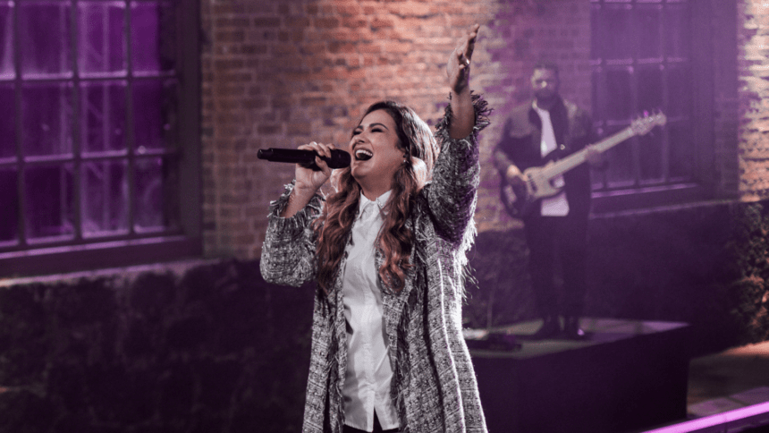 Bruna Olly celebra o sucesso de seu álbum ao vivo com “Minha Certeza”