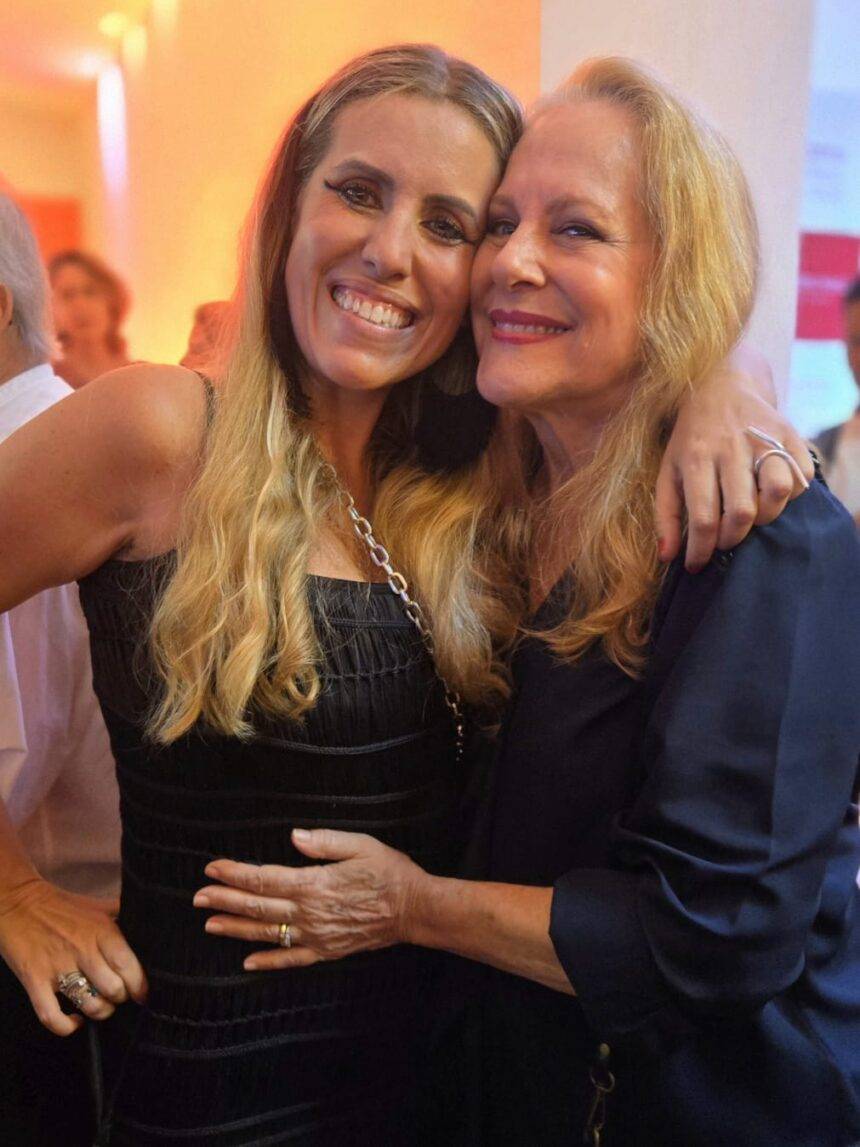 Bruna Barros prestigia inauguração no Teatro Fashion Mall em noite de homenagens