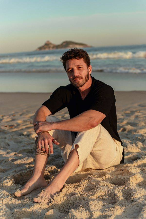 Ex-Malhação, ator Diogo Venturieri se lança na música, aposta em mix de pop e reggae e fala de inspirações