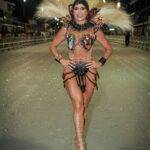 Musa da Gaviões, Francine Carvalho aposta em look afro para ensaio e põe corpão para jogo: “mais definida”