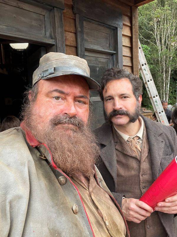 Sucesso em “A caverna encantada”, Phil Miler fala de seu personagem e de trabalhos fora do Brasil